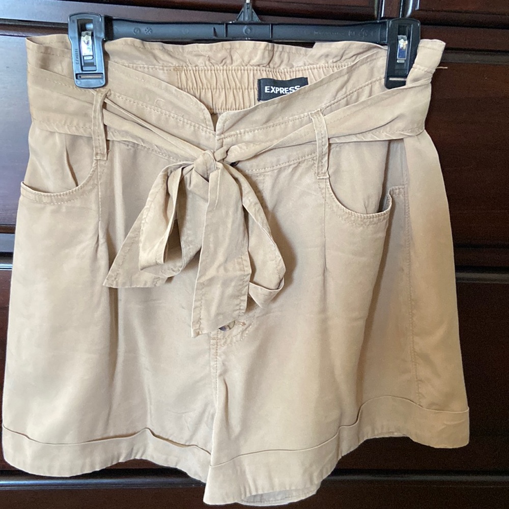 Express khaki shorts with tie